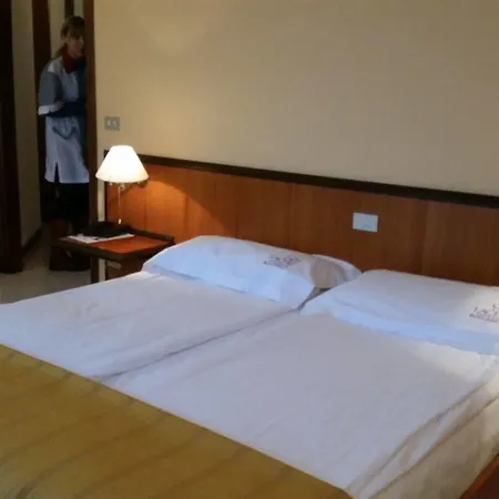 Ai Cadelach Hotel Giulia Revine Lago